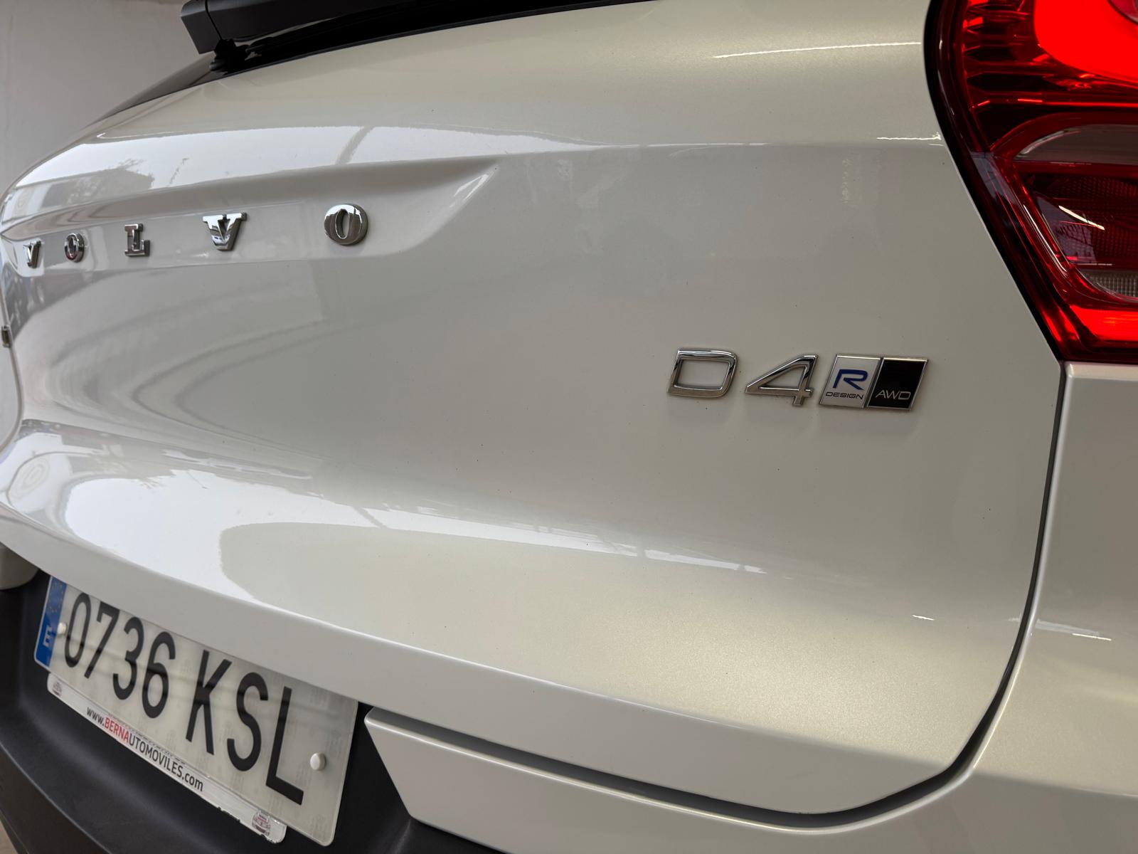 VOLVO XC40 R-DESIGN 2.0 D4 190CV AWD Automático