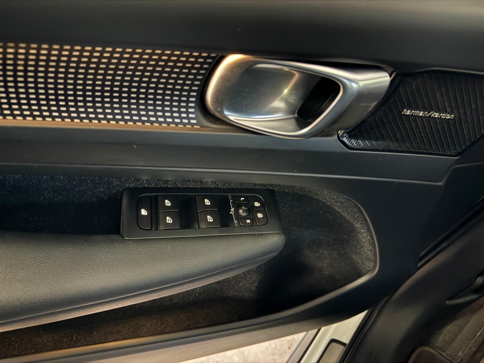 VOLVO XC40 R-DESIGN 2.0 D4 190CV AWD Automático