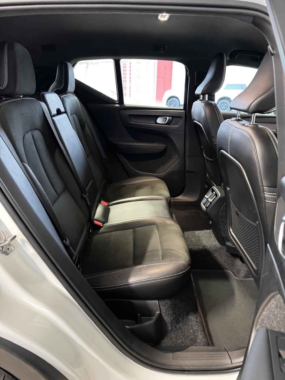 VOLVO XC40 R-DESIGN 2.0 D4 190CV AWD Automático