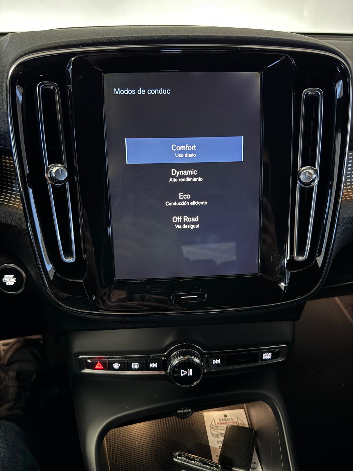 VOLVO XC40 R-DESIGN 2.0 D4 190CV AWD Automático