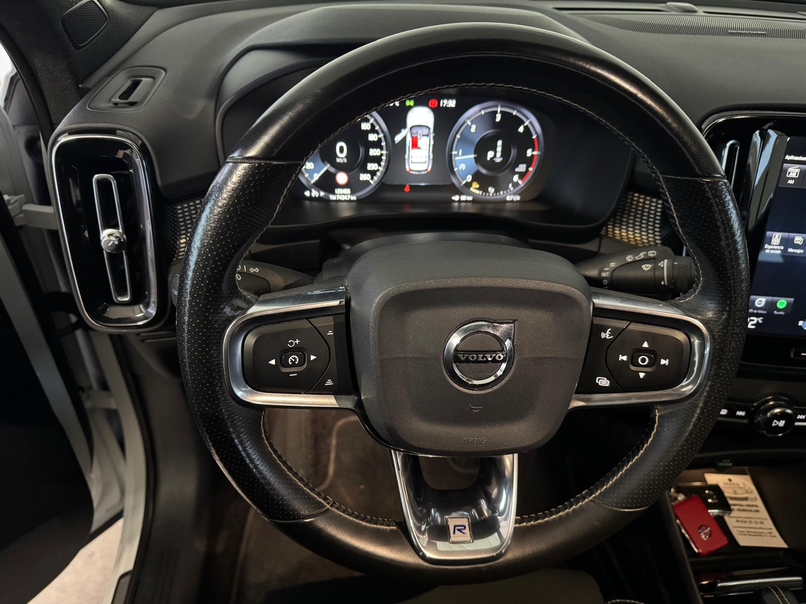 VOLVO XC40 R-DESIGN 2.0 D4 190CV AWD Automático