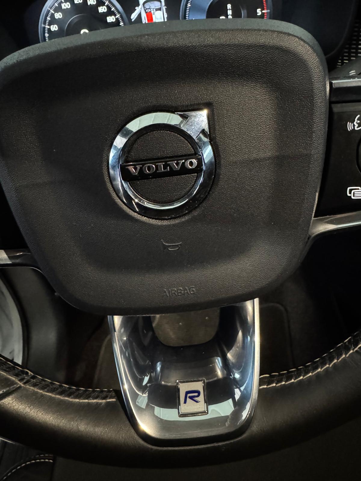 VOLVO XC40 R-DESIGN 2.0 D4 190CV AWD Automático