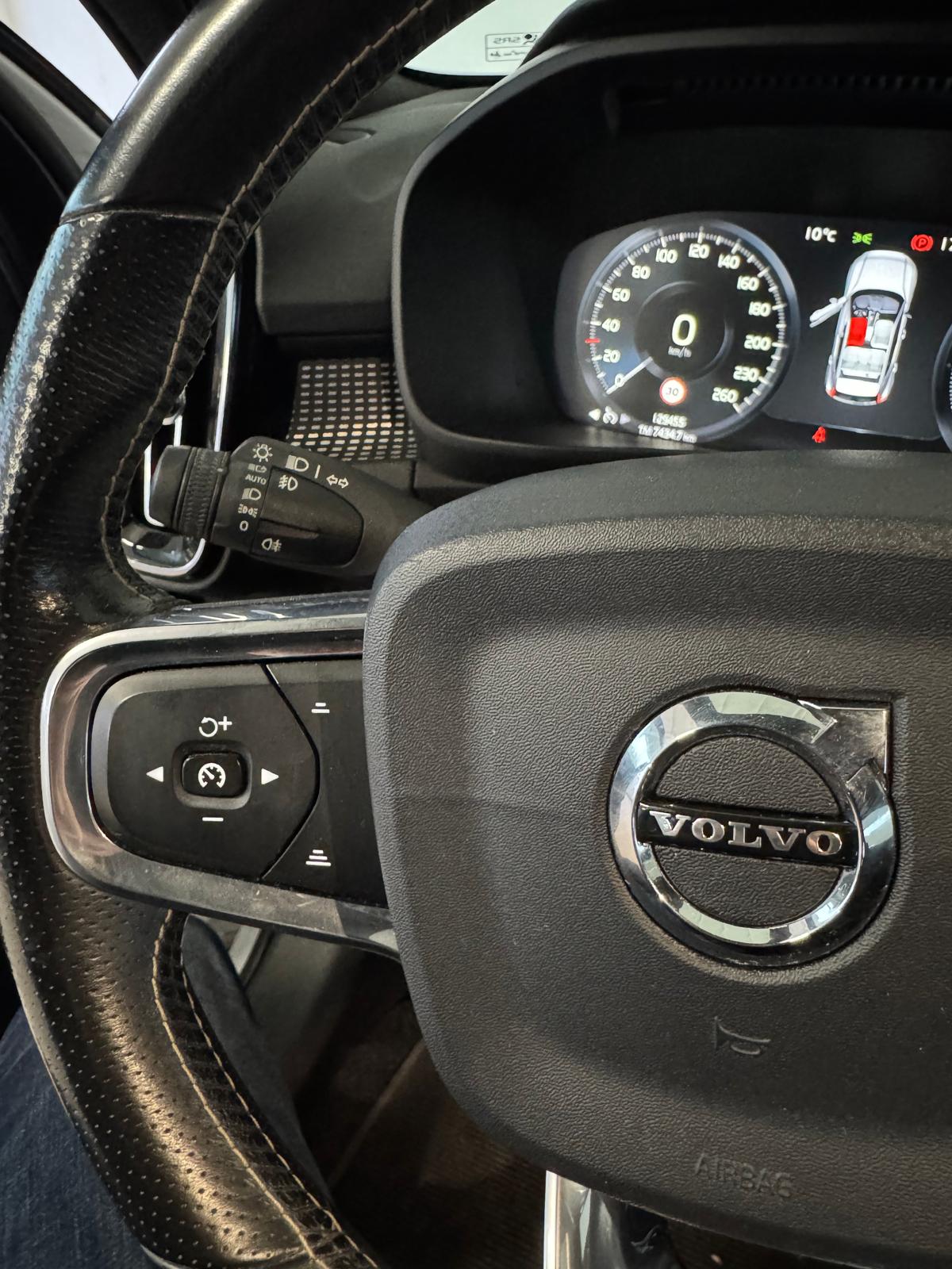 VOLVO XC40 R-DESIGN 2.0 D4 190CV AWD Automático