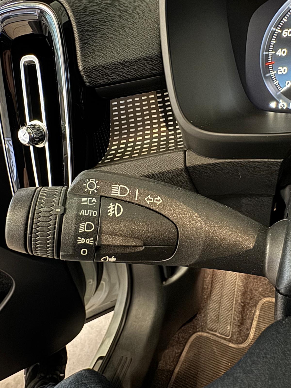 VOLVO XC40 R-DESIGN 2.0 D4 190CV AWD Automático