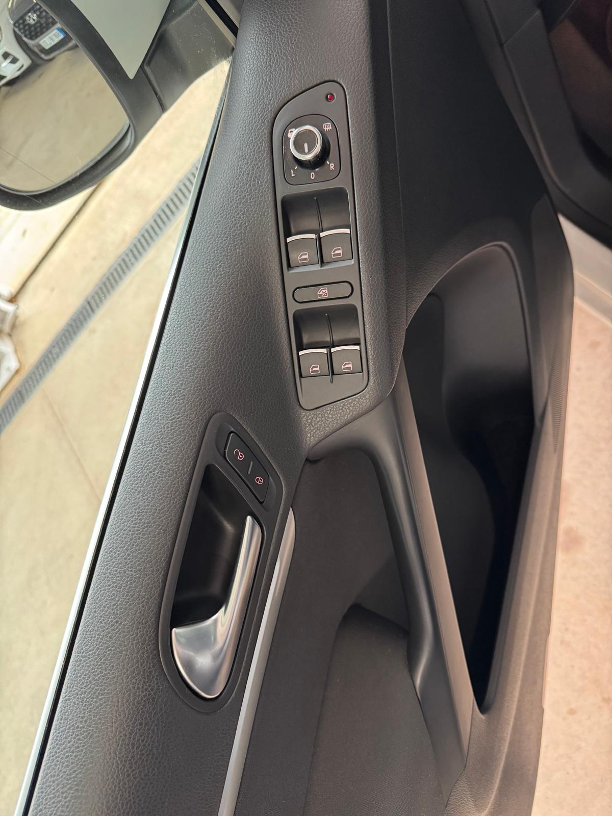 VOLKSWAGEN TIGUAN 2.0 TDI 140Cv Sport 4X2