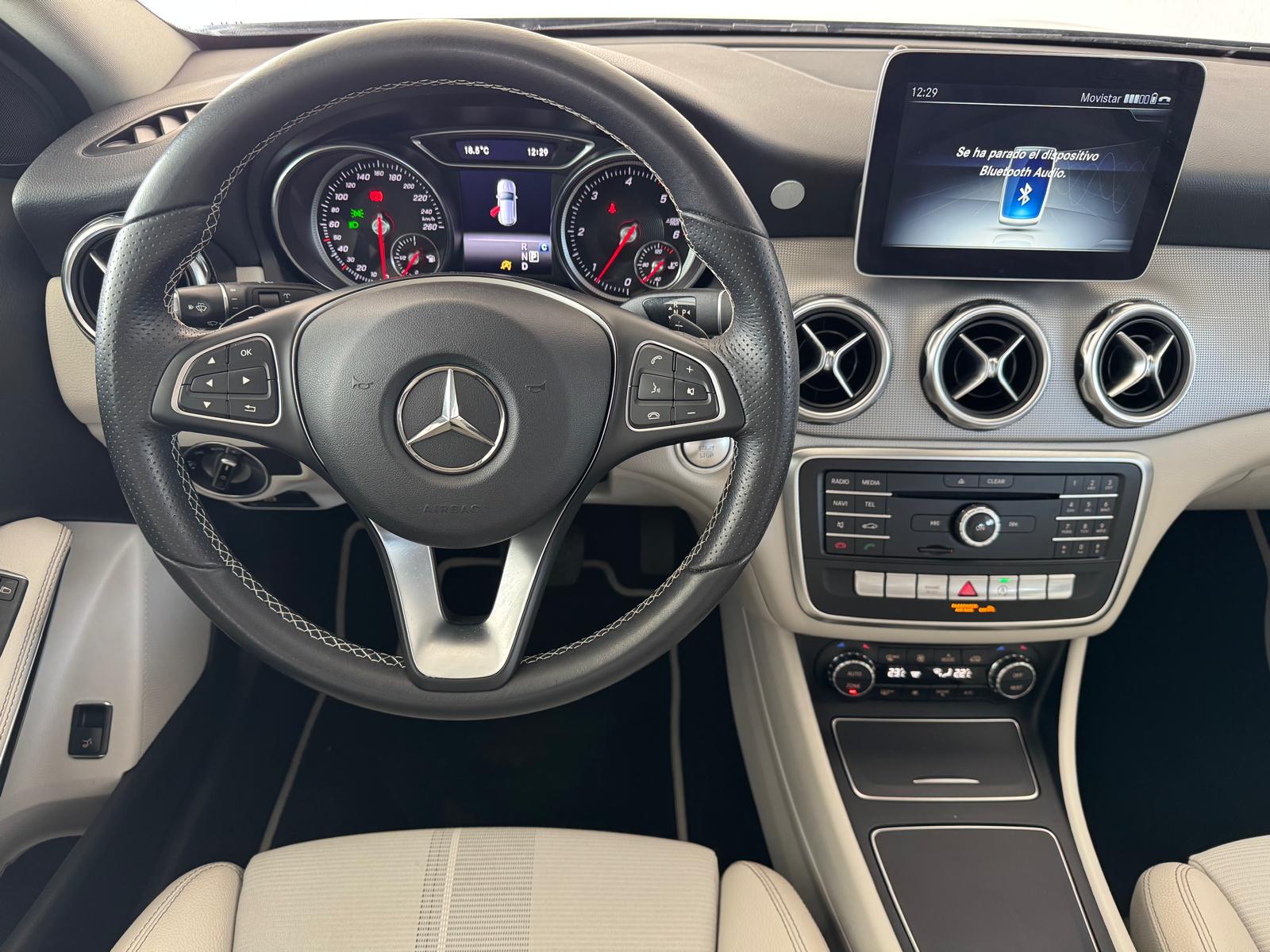 MERCEDES GLA 200d 136c Automático