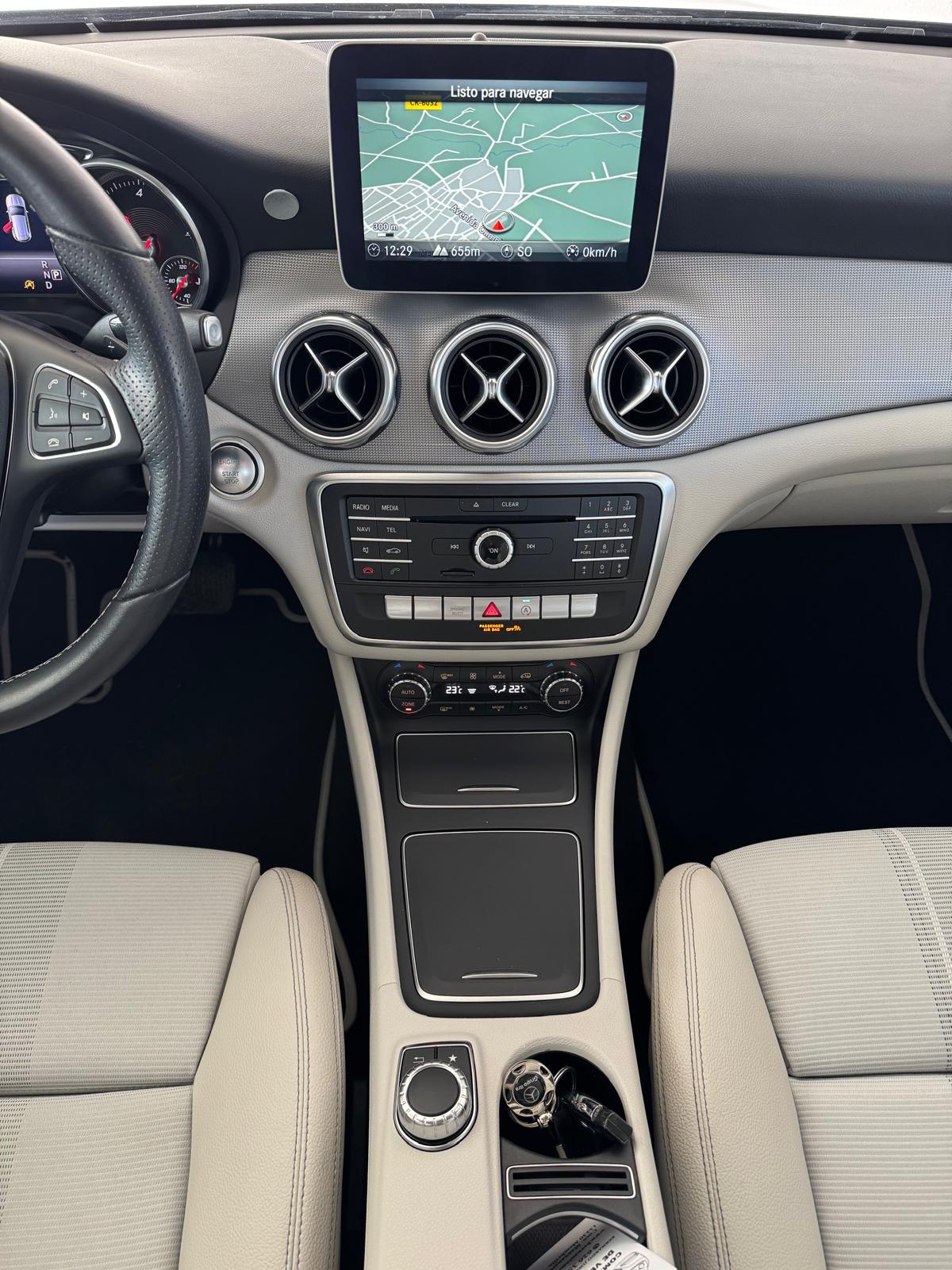 MERCEDES GLA 200d 136c Automático