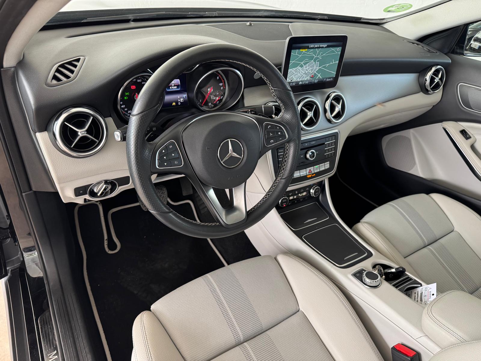 MERCEDES GLA 200d 136c Automático