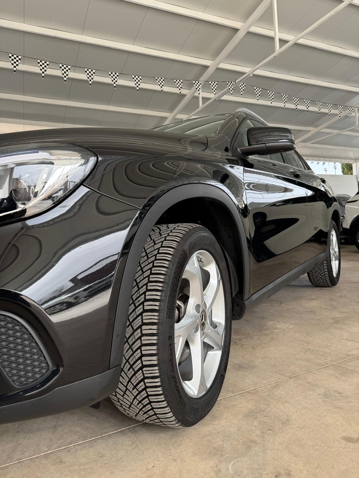 MERCEDES GLA 200d 136c Automático