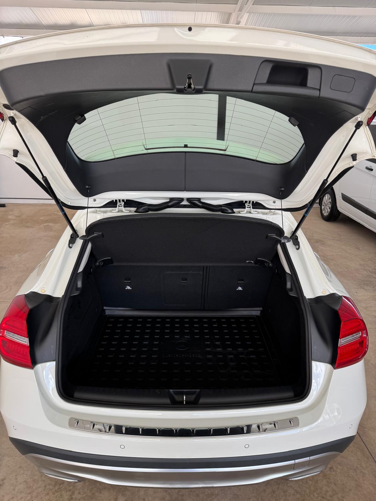 MERCEDES GLA 200d 136Cv Automático *Sin AdBlue*