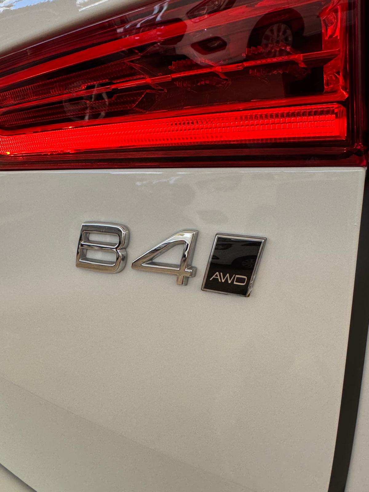 VOLVO XC60 2.0 B4 197Cv AWD Automático MHEV *ECO*