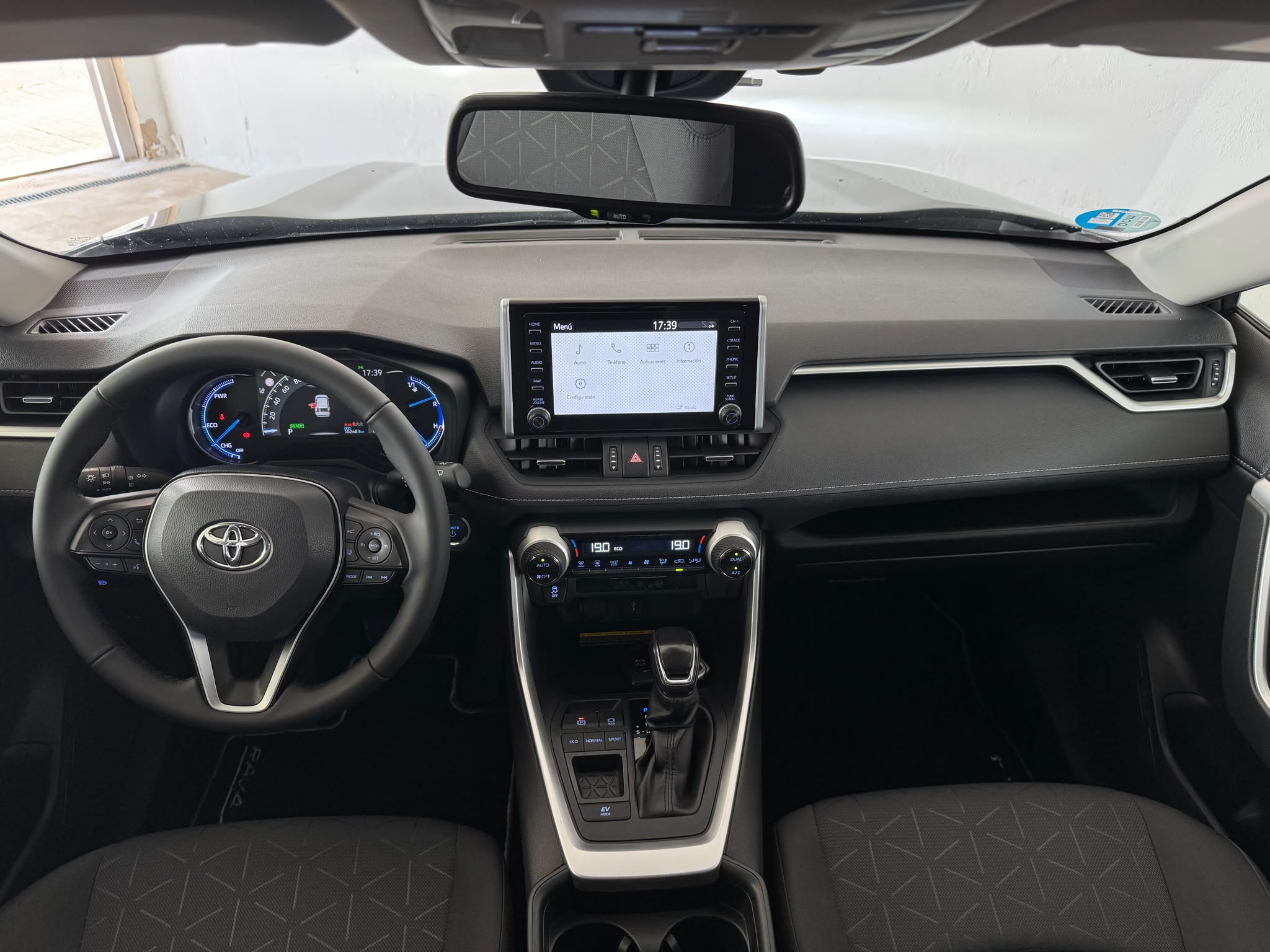 TOYOTA RAV4 2.5l Hybrid 220H AUTO Advance *ECO*