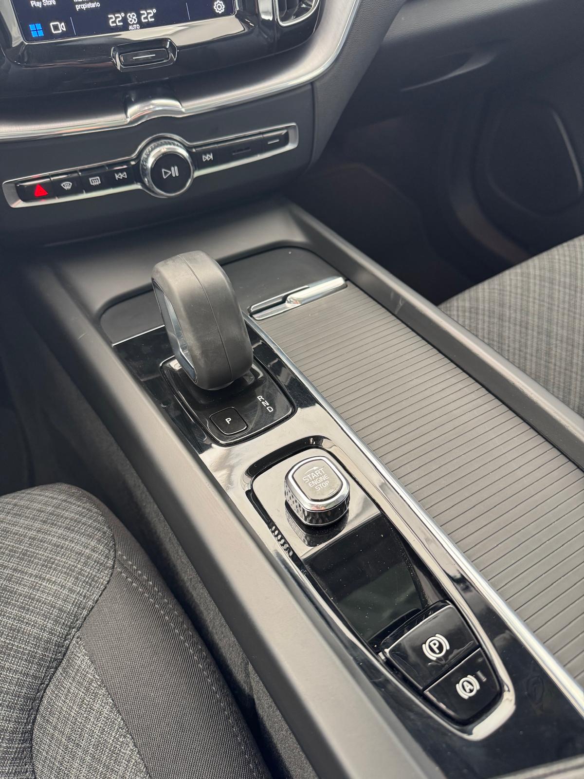 VOLVO XC60 B4 D 197Cv Automático